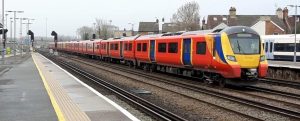 707003 & 707004 at Tonbridge (2).jpeg